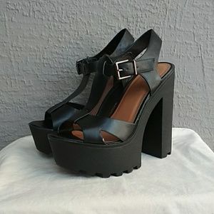 5.5in Black Chunky Platform Sandals